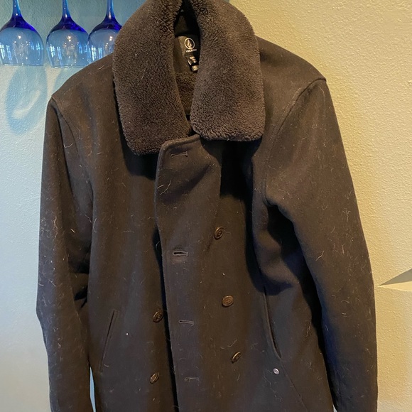 Volcom stone pea coat. Used like new no damage - Picture 2 of 4
